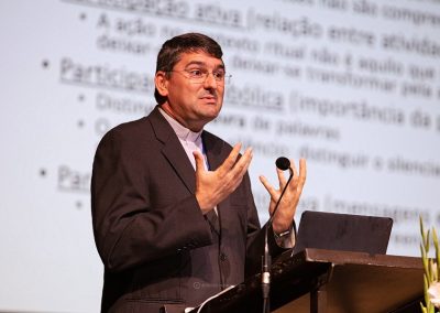 A liturgia pode ser um instrumento de aproximação dos jovens à Igreja mas isso exige formação e educação, refere o liturgista padre Jorge Ferreira