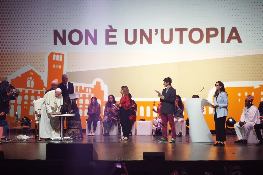  Jovens e Papa Francisco assinam “pacto” por uma nova Economia