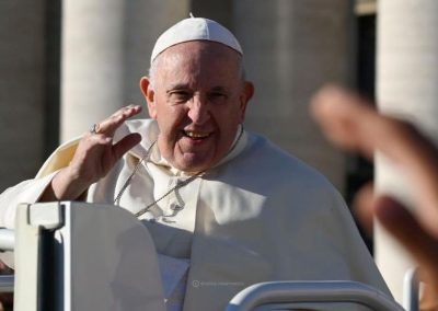 Papa completa década de eleição em momento marcado pelas sombras da guerra