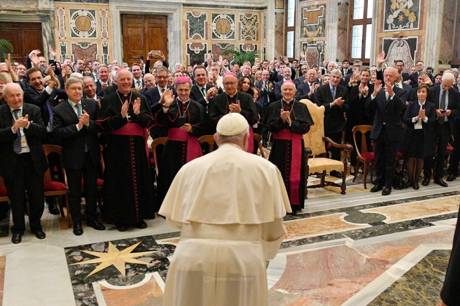 Papa incentiva ao crescimento de uma realidade económica “num sentido ético”