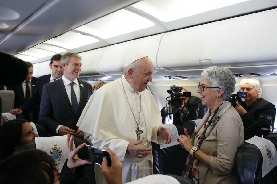 Papa convida jornalistas a contribuir no caminho sinodal