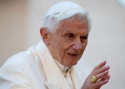 Bento XVI em situação "grave", mas "estável" – porta-voz