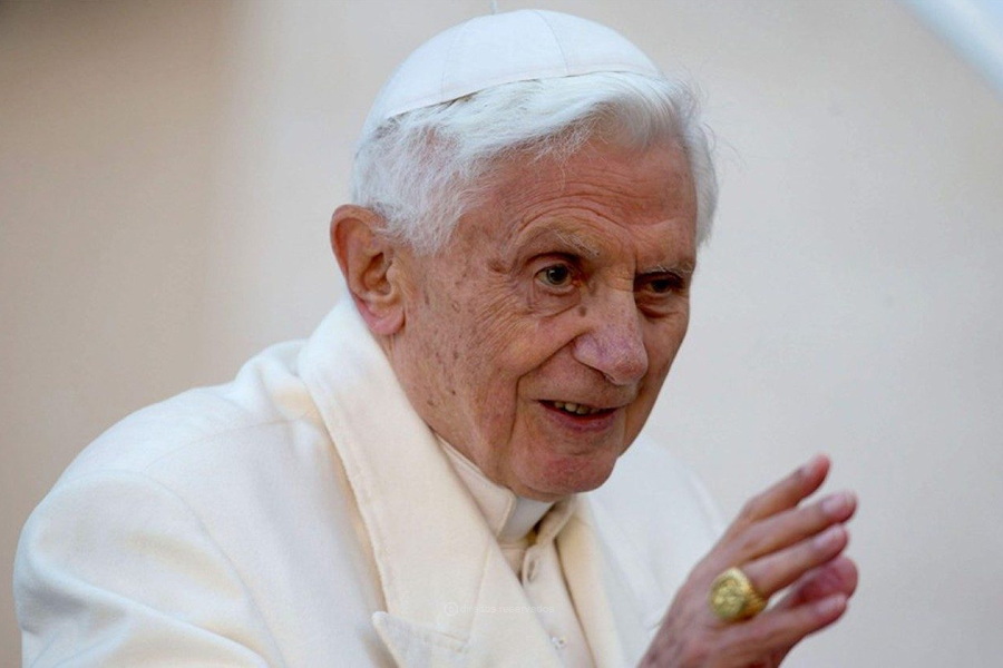 Bento XVI em situação “grave”, mas “estável” – porta-voz