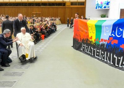 "Há muitos mortos, mutilados e feridos no local de trabalho", alerta o Papa
