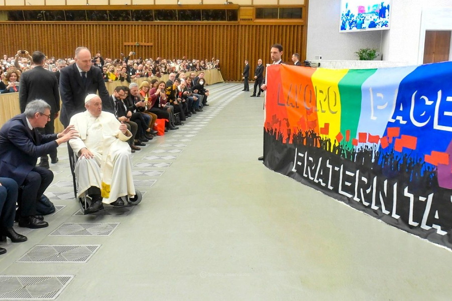 “Há muitos mortos, mutilados e feridos no local de trabalho”, alerta o Papa