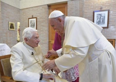 Vaticano: Oração e preocupação acompanham evolução da saúde de Bento XVI
