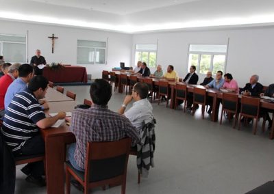 Bispo de Angra apela à comunhão de oração entre padres e comunidades