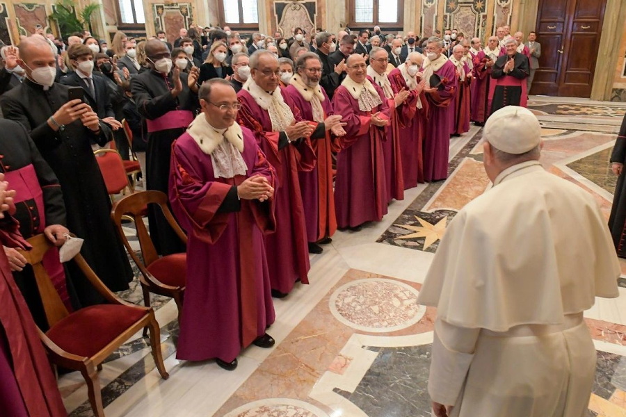 Papa lamentou “ignorância prática” sobre o matrimónio