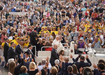 "Leigos não são convidados da Igreja; Leigos sejam leigos" – Papa Francisco