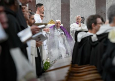 Papa diz que é preciso "fazer cair as máscaras", na vida pessoal e social