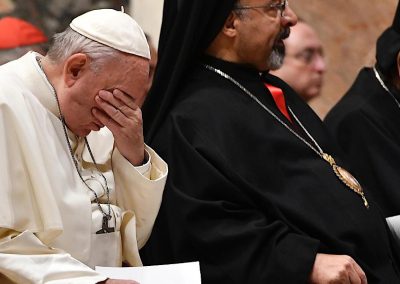 Papa critica quem "minimiza" história das vítimas