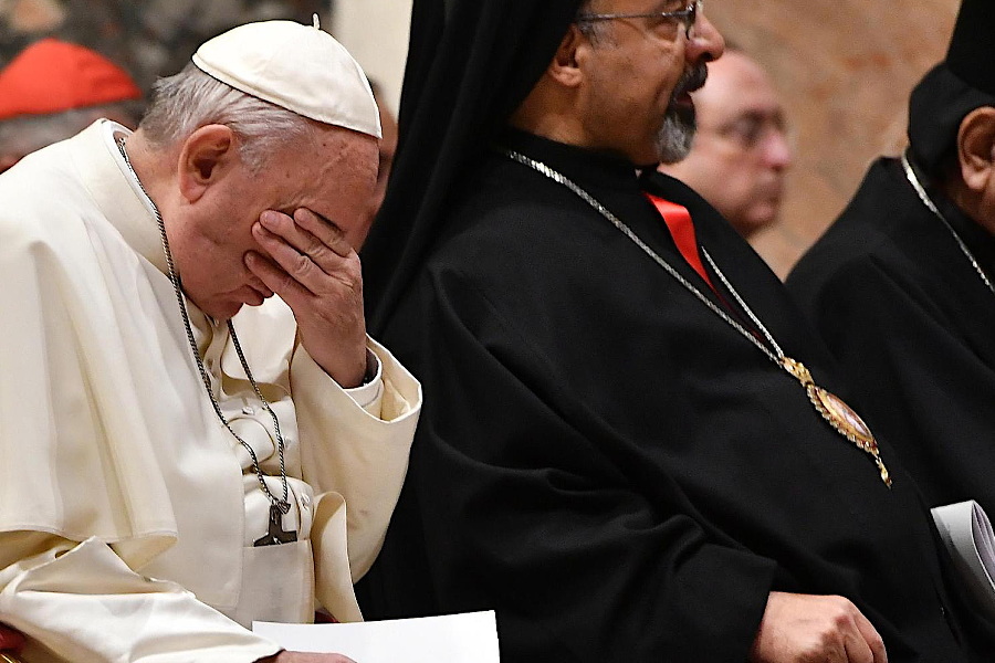 Papa critica quem “minimiza” história das vítimas