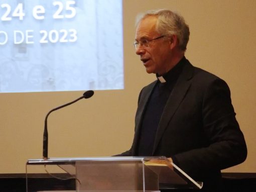 “As nossas estruturas dedutivas estão gastas, seguravam o esqueleto cristão de uma igreja de cristandade (...) hoje precisamos de fazer surgir vida comunitária”- D. Armando Esteves Domingues
