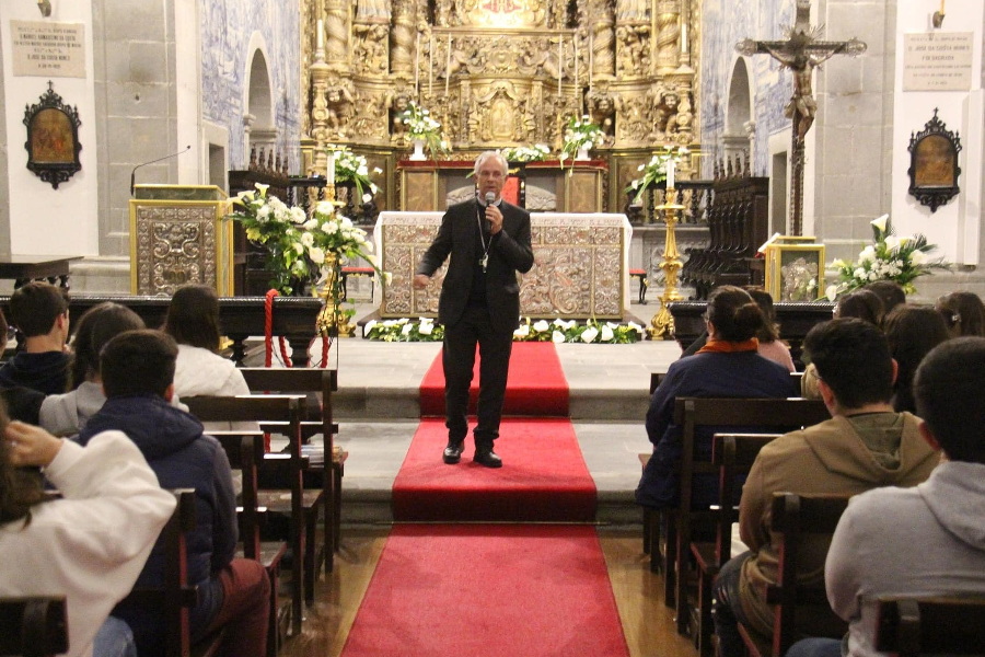 Primeira visita do bispo de Angra  às ilhas do Faial, Corvo e Flores centrada na juventude