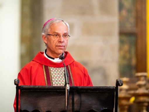 A cruz “não é uma maldição, mas Evangelho, amor que salva”, afirma bispo de Angra na celebração da Paixão