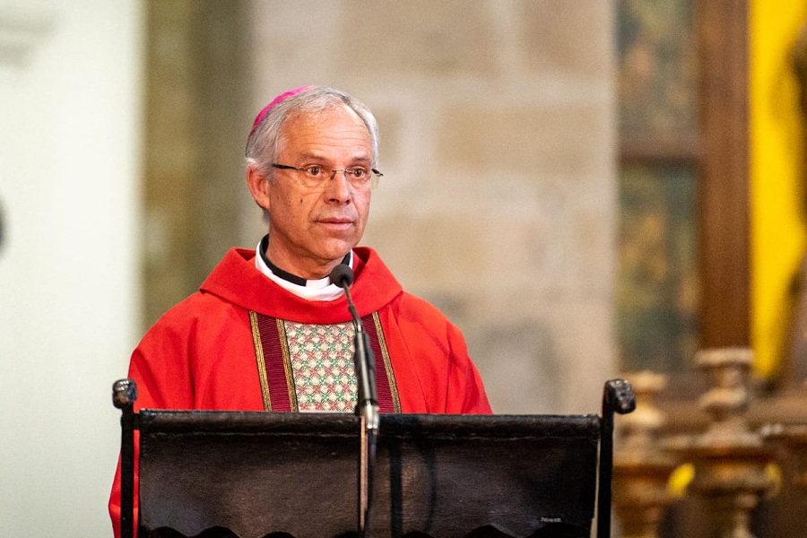 A cruz “não é uma maldição, mas Evangelho, amor que salva”, afirma bispo de Angra na celebração da Paixão