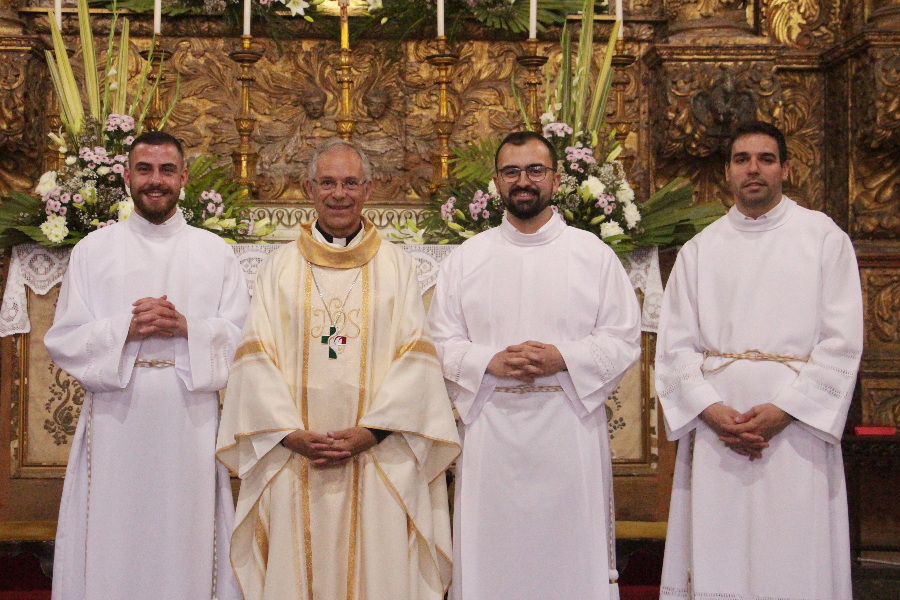 Bispo de Angra institui três seminaristas no ministério de acólito