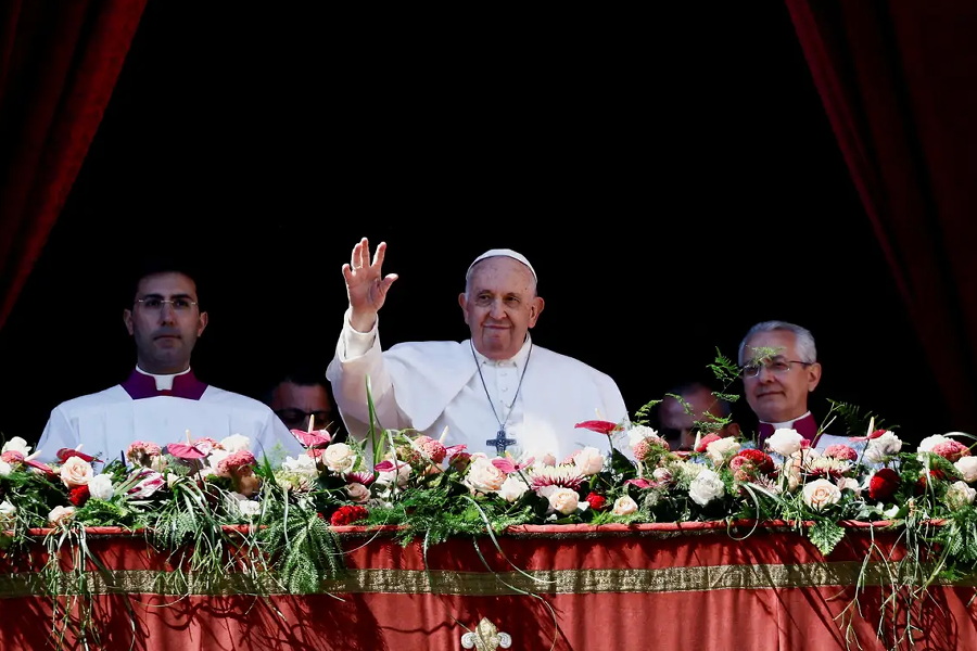 “Não estamos sozinhos”, diz o Papa, em celebração da alegria “imparável” da Páscoa 