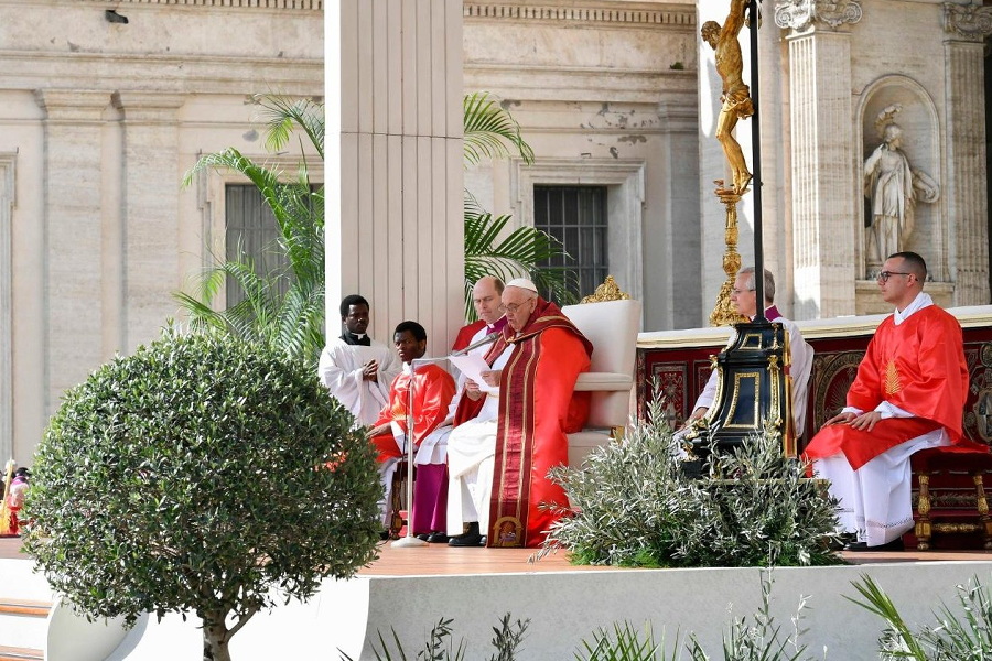 Papa lança grito contra a “indiferença”, no início da Semana Santa
