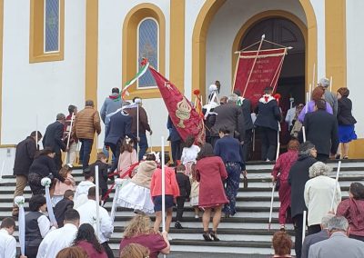 Império do Topo celebra Pentecostes com Missa, coroação e sopas