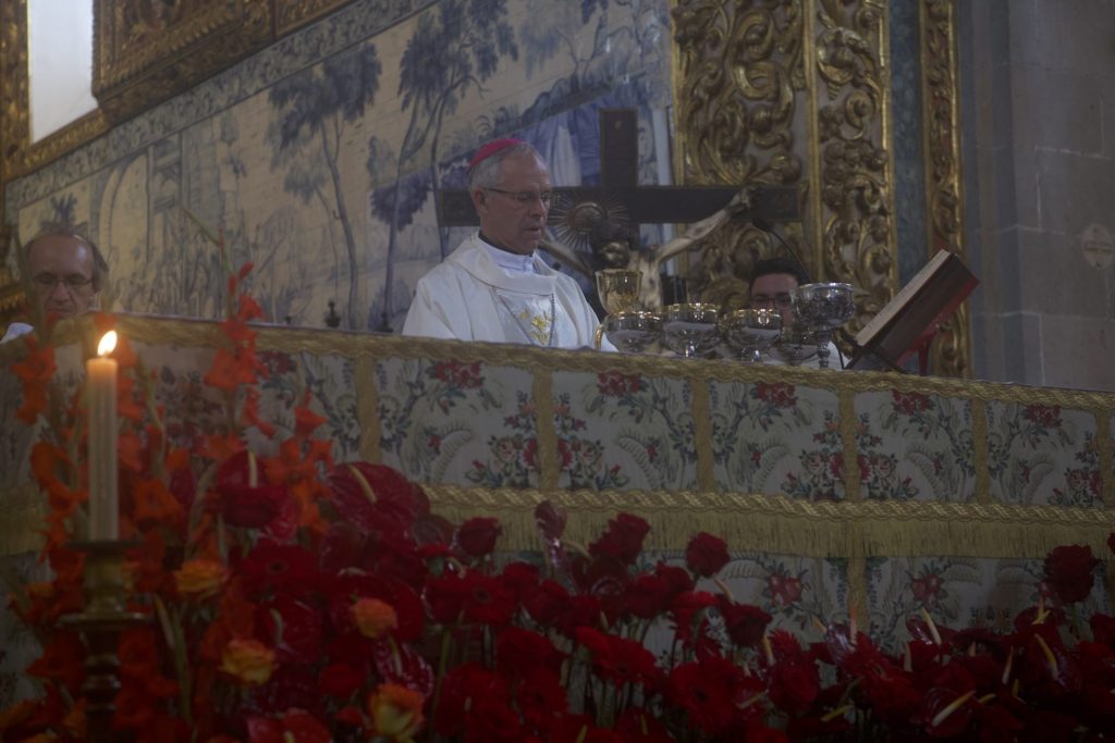 “Entrai de corpo e alma neste santuário e deixai que o Senhor olhe a vossa vida”- bispo de Angra