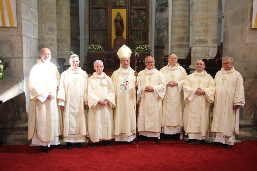 Bispo de Angra ordena sete diáconos permanentes a quem pediu para serem “ministros da esperança”